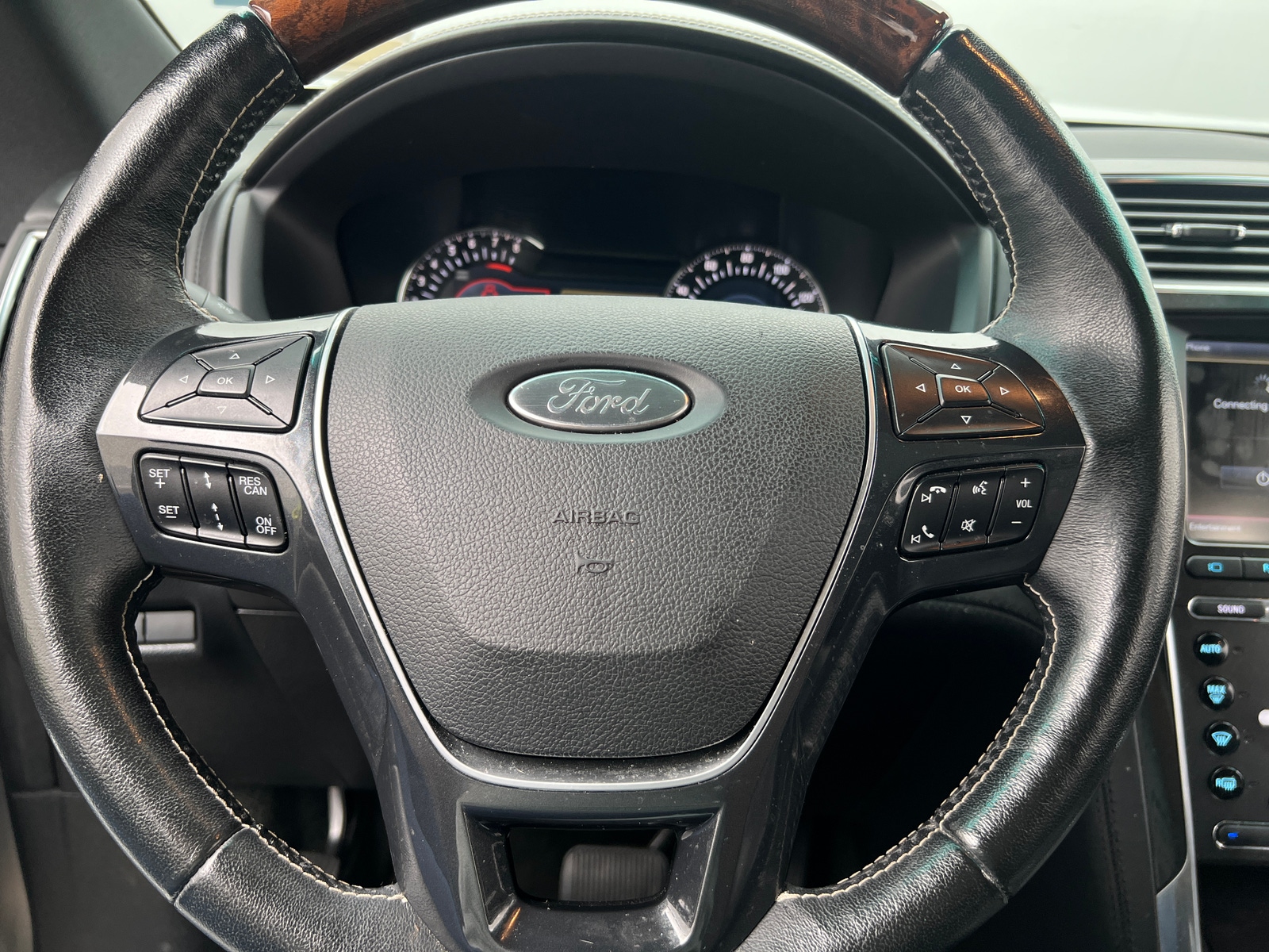 Thumbnail: 2016 Ford Explorer - 4