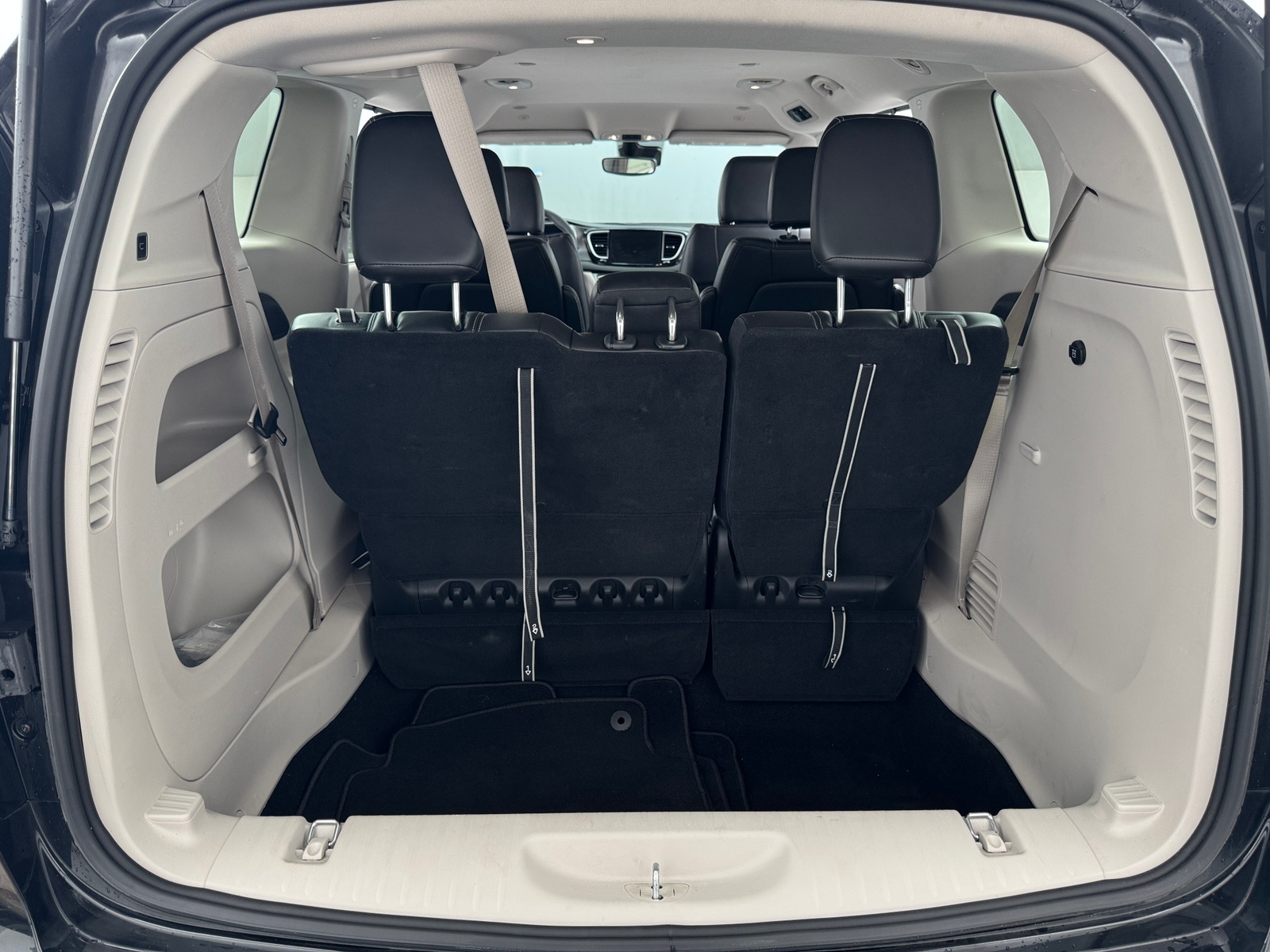 Thumbnail: 2023 Chrysler Pacifica - 6