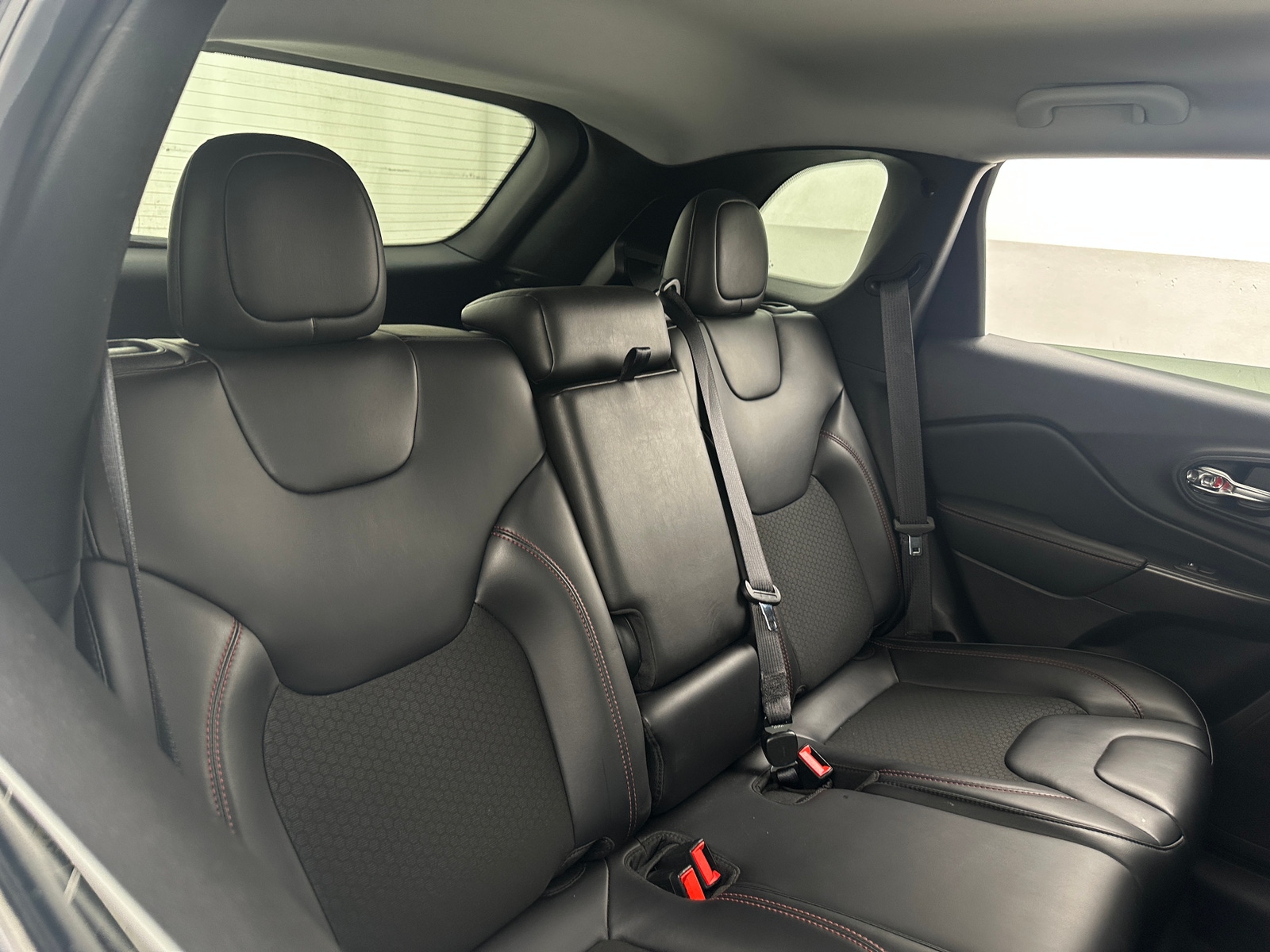 Thumbnail: 2020 Jeep Cherokee - 6