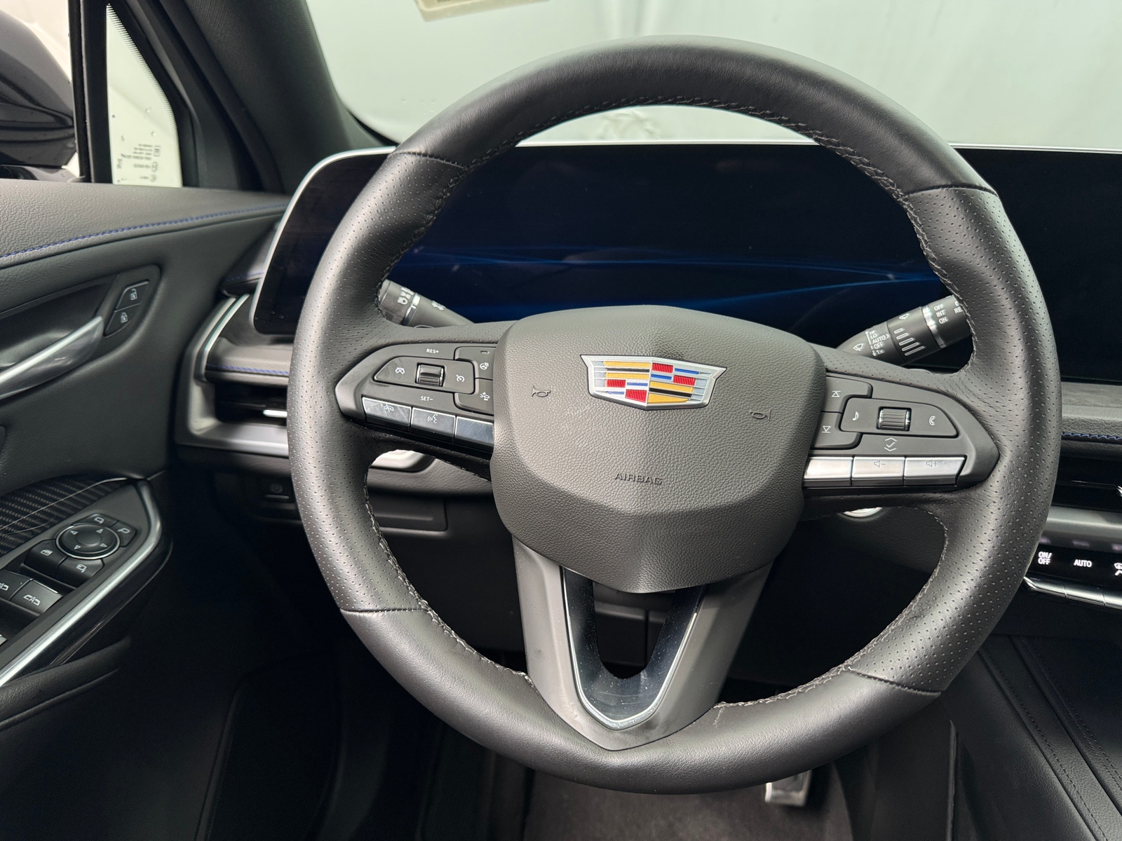 Thumbnail: 2025 Cadillac XT4 - 4