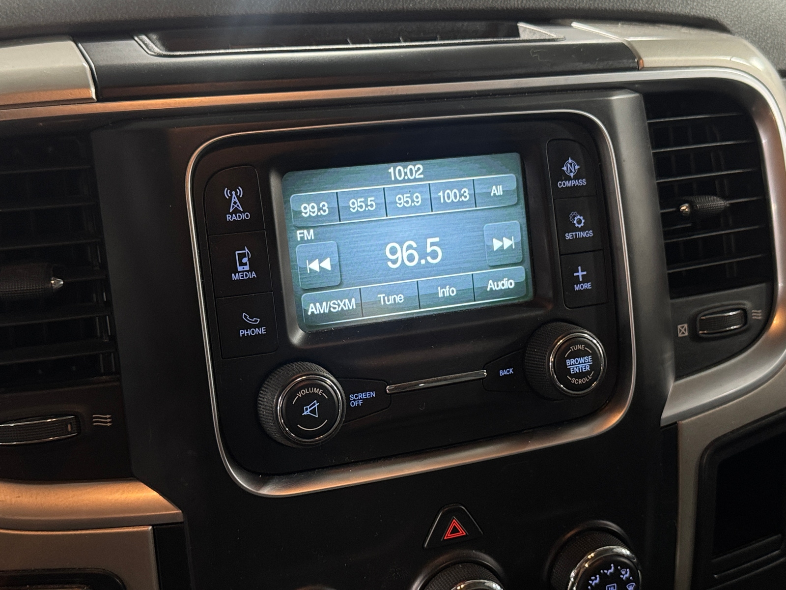 Thumbnail: 2019 RAM 1500 Classic - 4