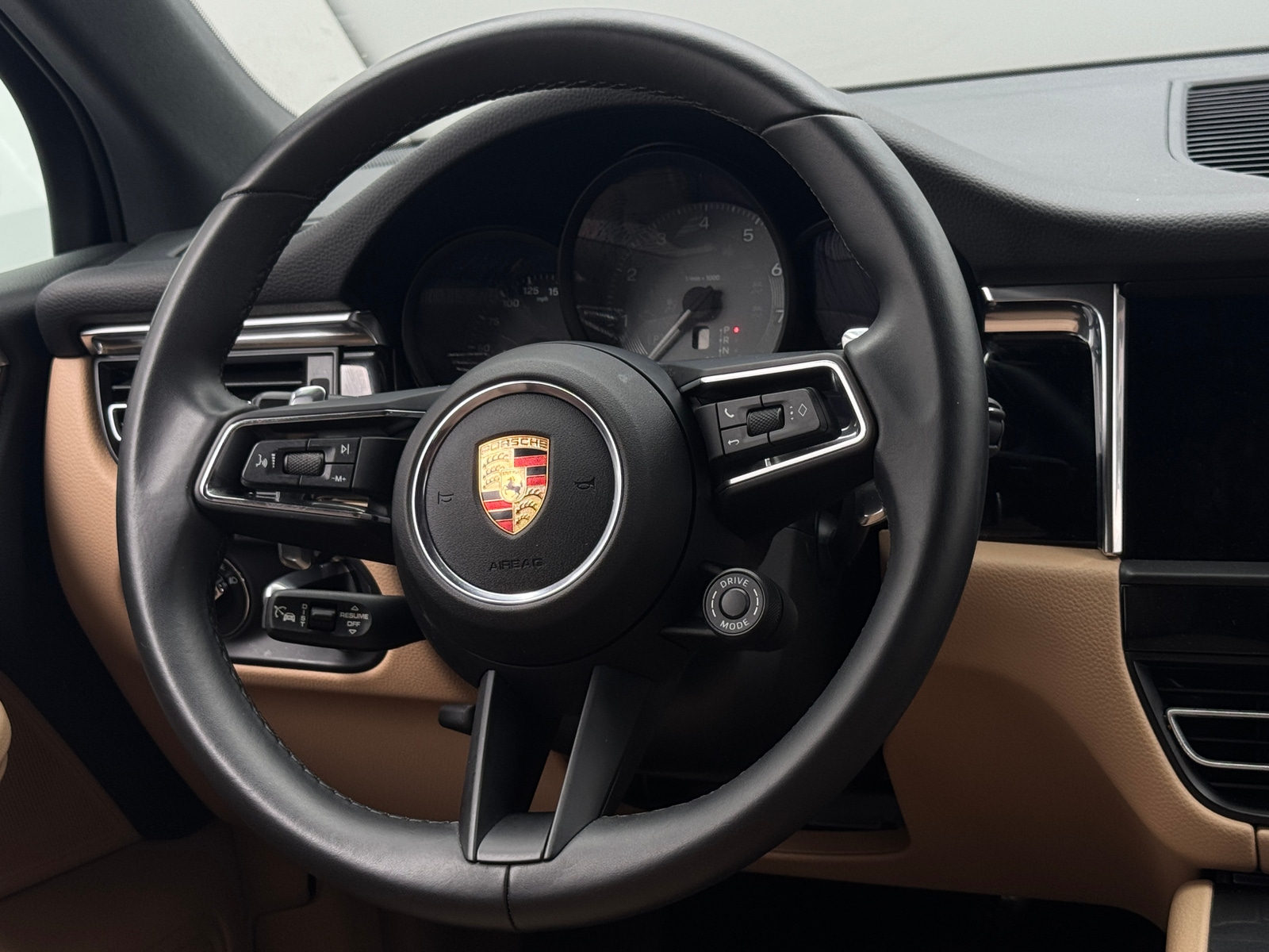 Thumbnail: 2025 Porsche Macan - 4
