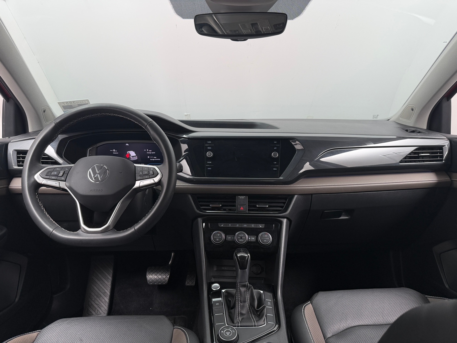 Thumbnail: 2022 Volkswagen Taos - 3