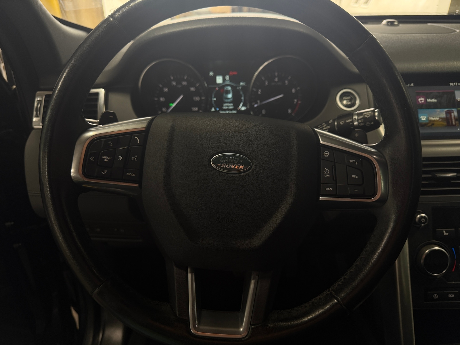 Thumbnail: 2019 Land Rover Discovery Sport - 4