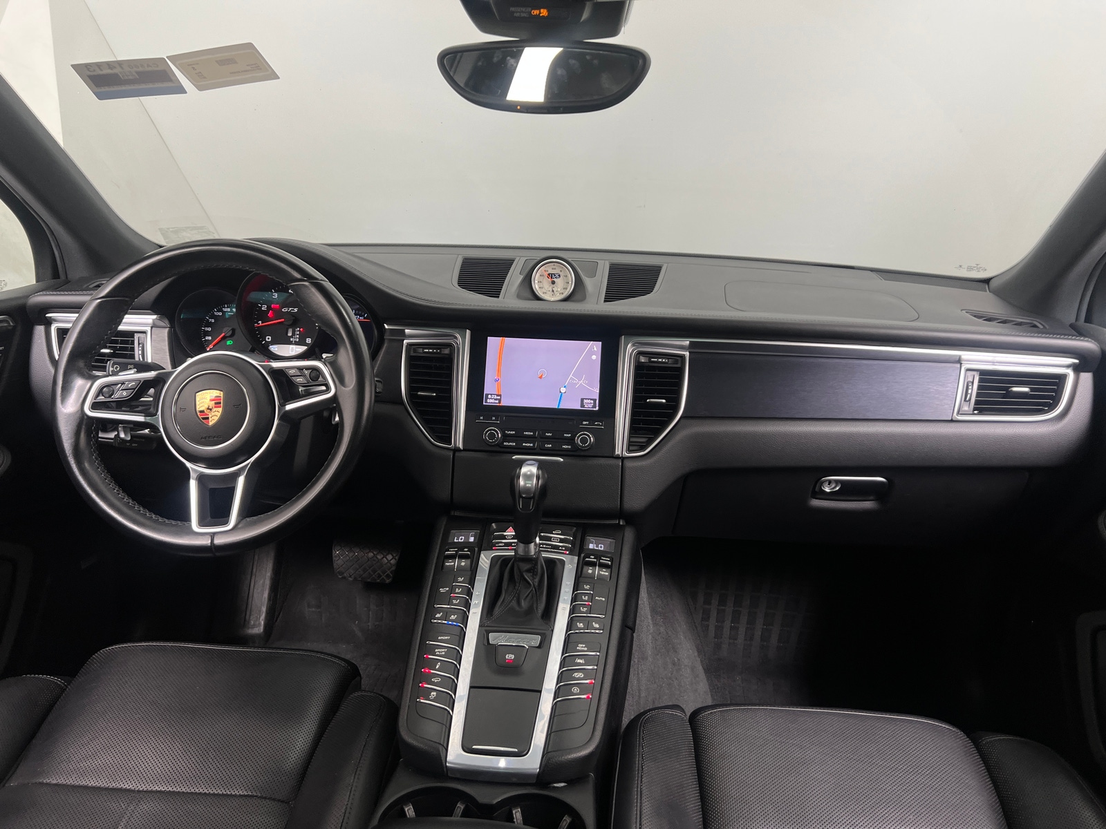 Thumbnail: 2017 Porsche Macan - 2