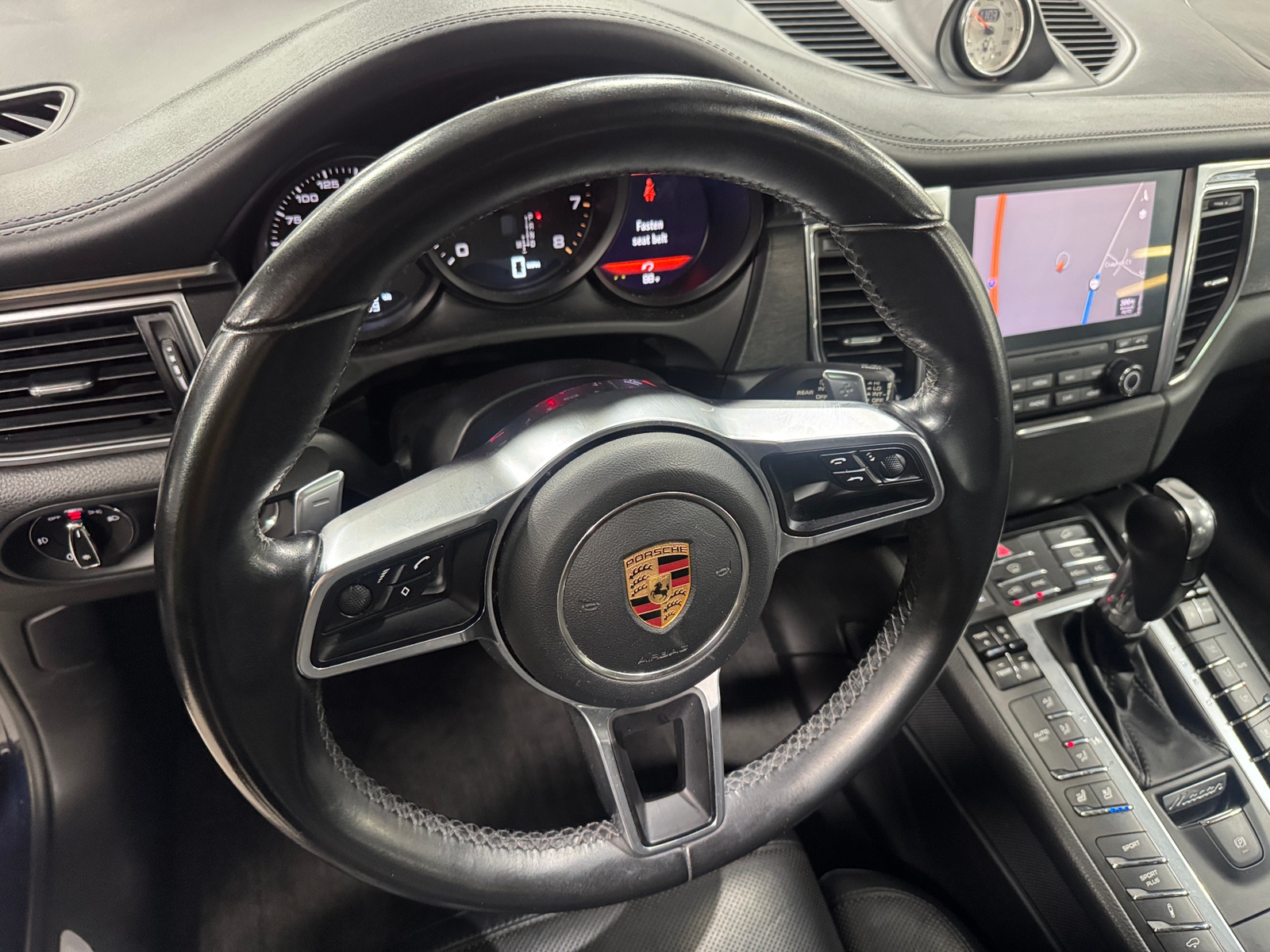 Thumbnail: 2017 Porsche Macan - 4