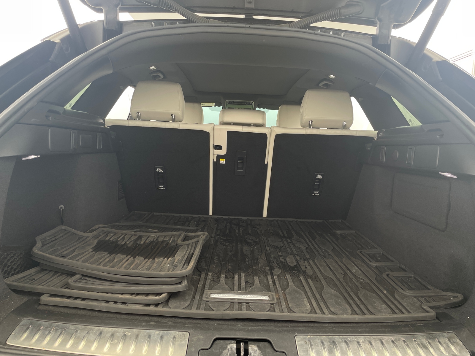 Thumbnail: 2022 Land Rover Range Rover Velar - 6