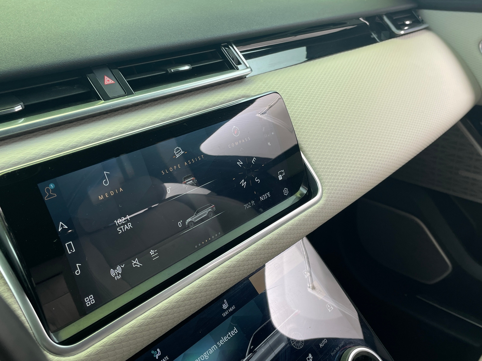 Thumbnail: 2022 Land Rover Range Rover Velar - 3