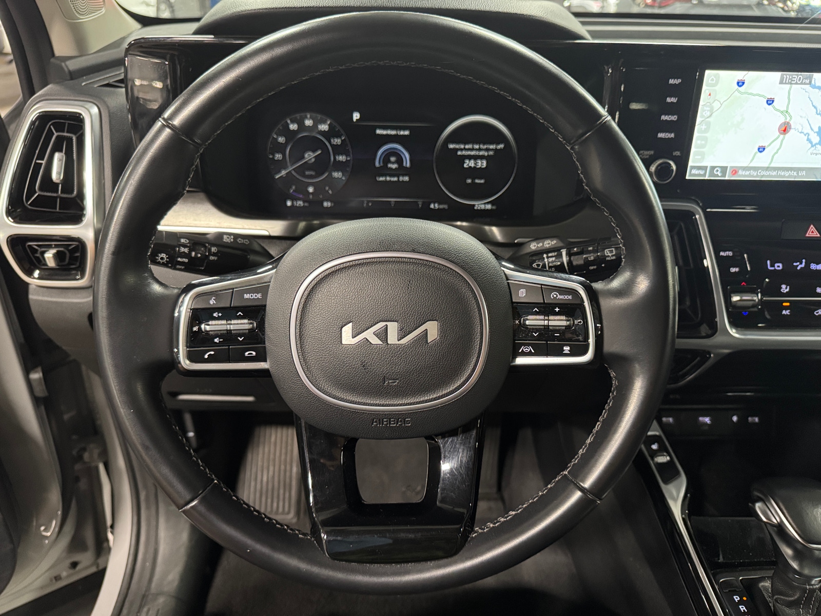 Thumbnail: 2023 Kia Sorento - 4