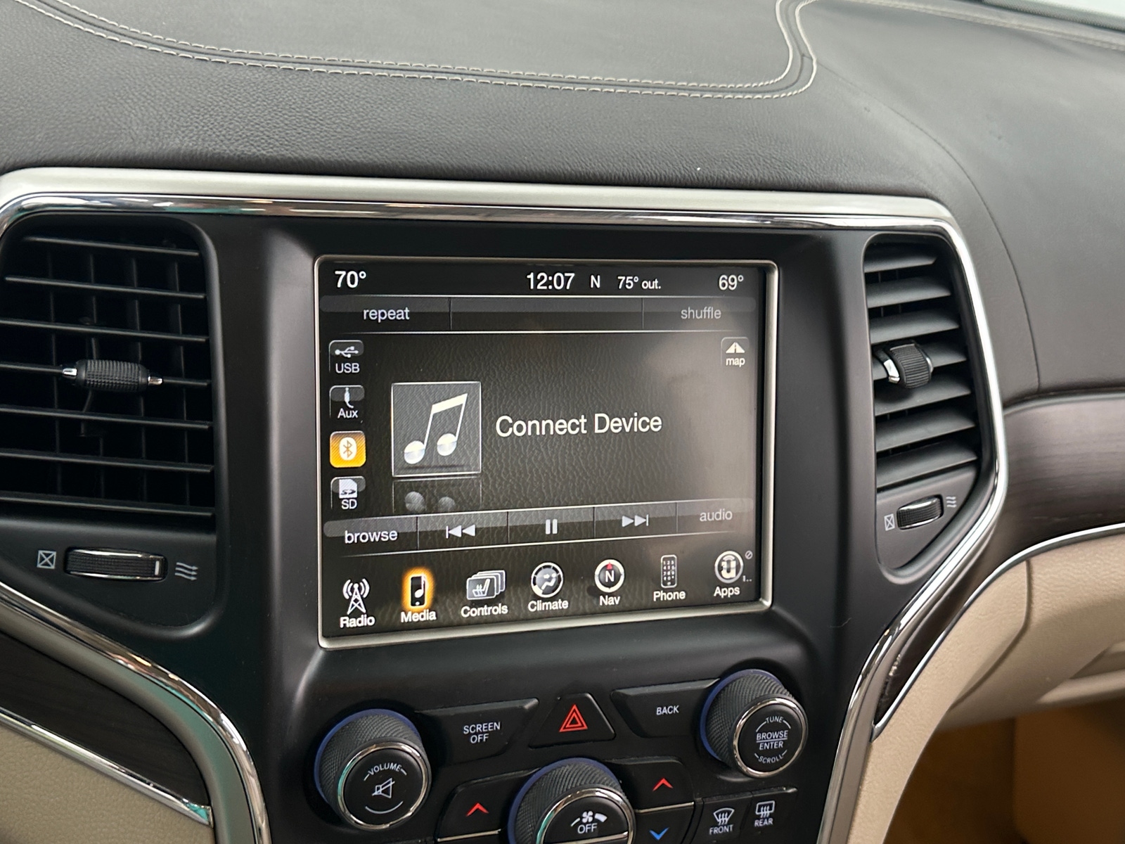 Thumbnail: 2015 Jeep Grand Cherokee - 3
