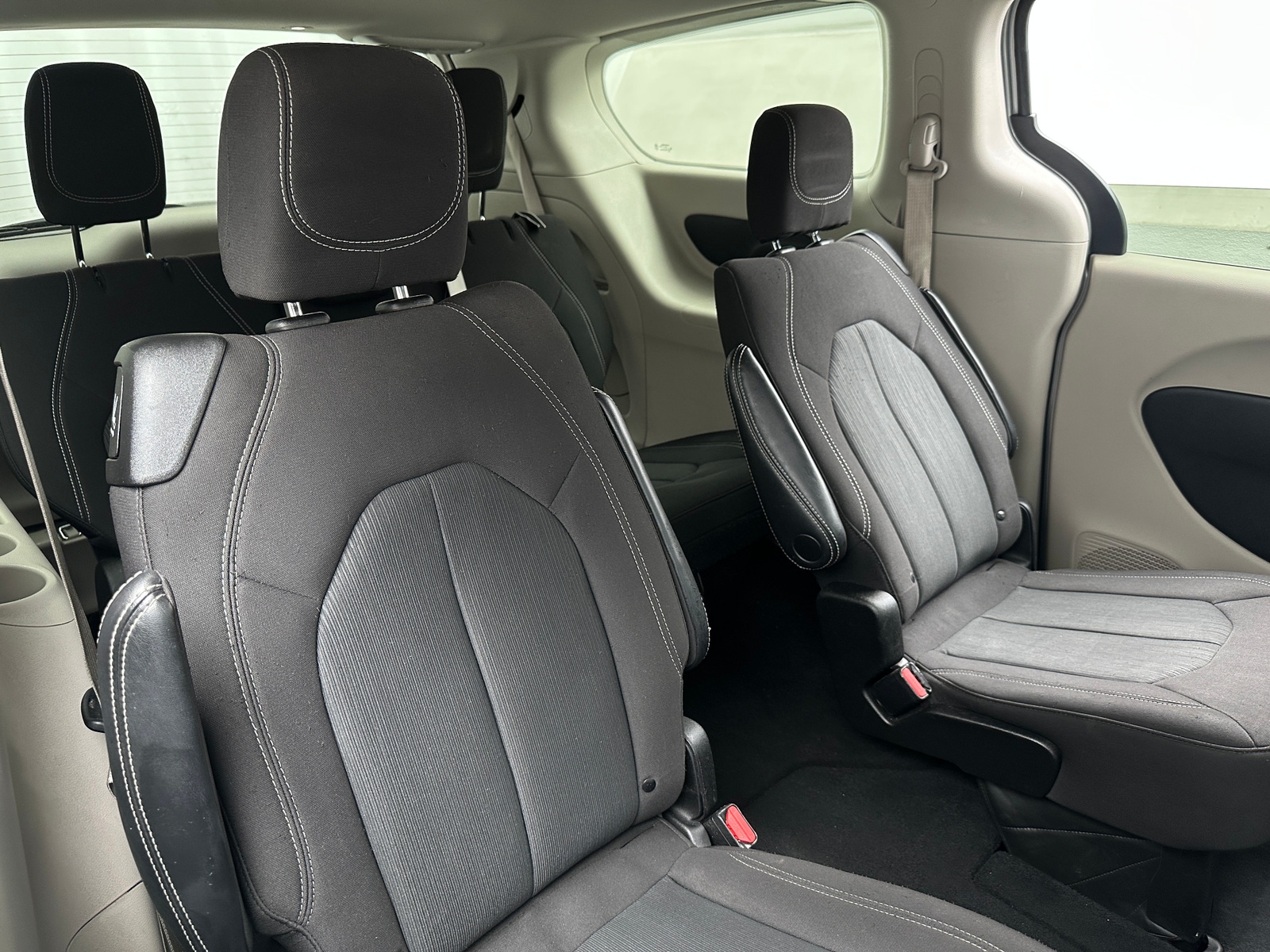 Thumbnail: 2023 Chrysler Voyager - 6