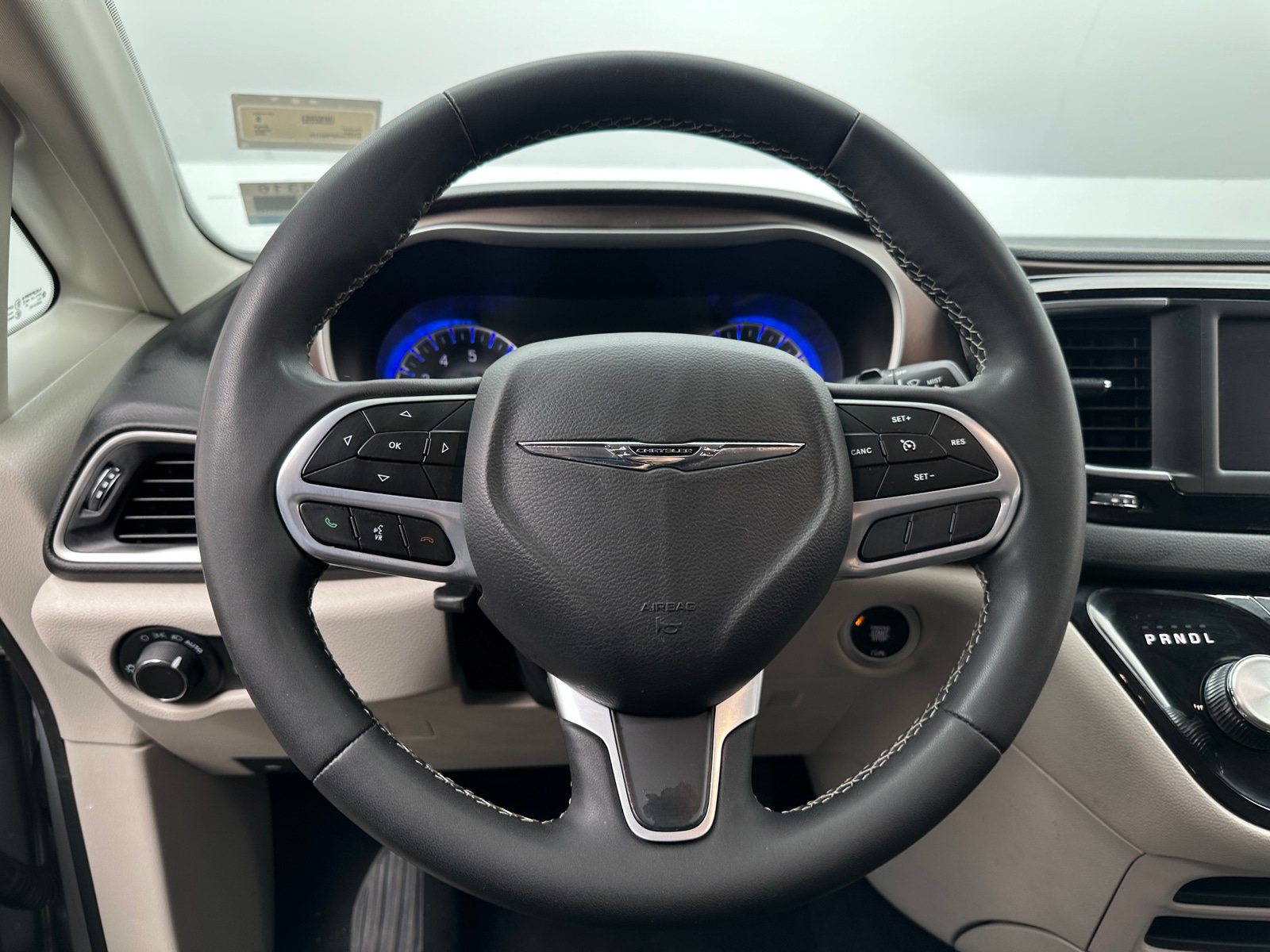 Thumbnail: 2023 Chrysler Voyager - 5