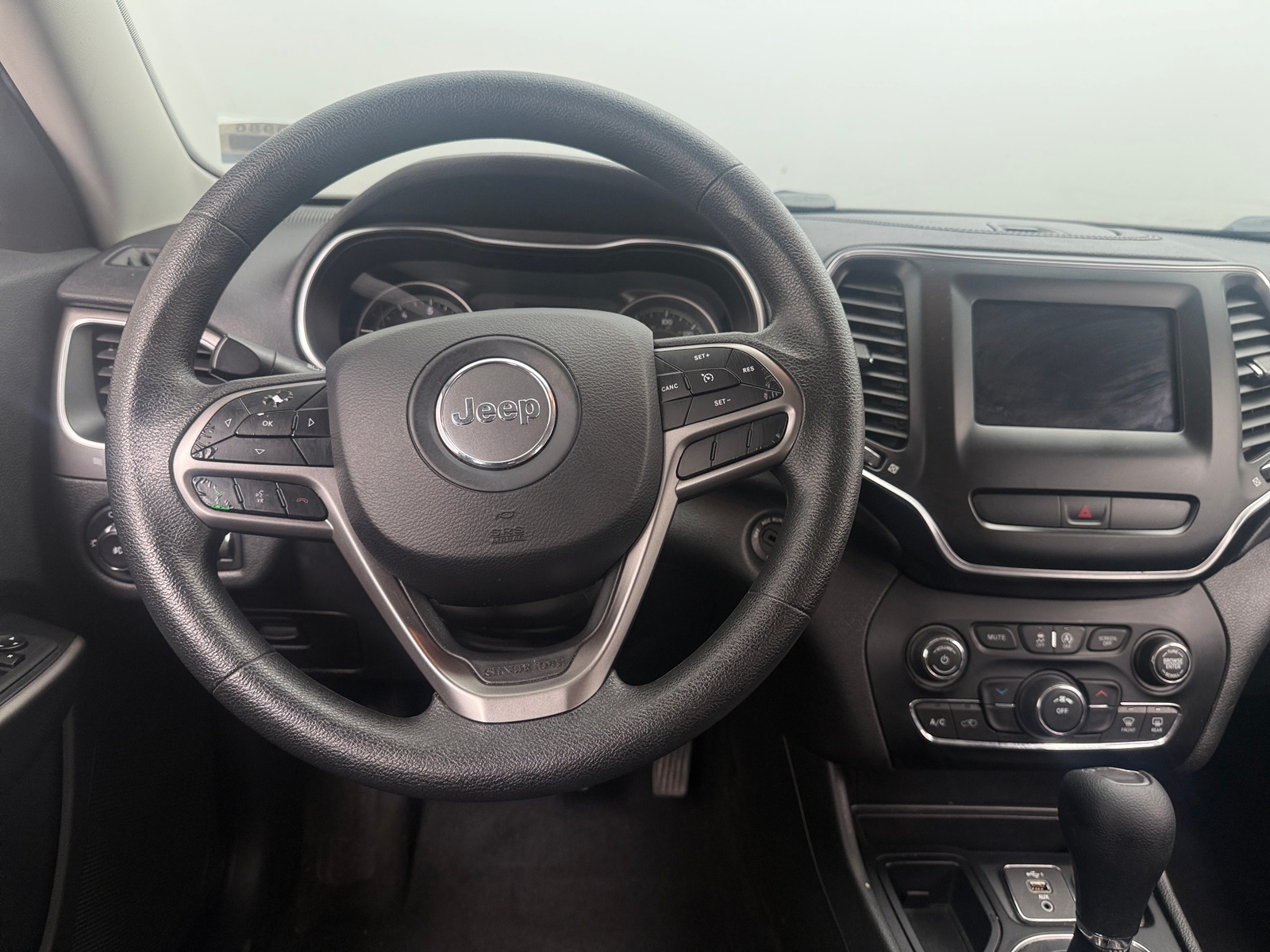 Thumbnail: 2019 Jeep Cherokee - 5