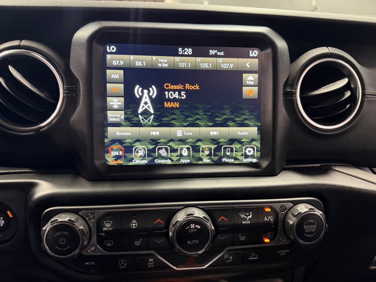 Thumbnail: 2021 Jeep Gladiator - 4