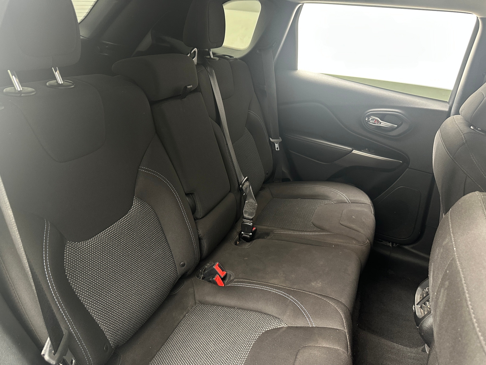 Thumbnail: 2019 Jeep Cherokee - 6