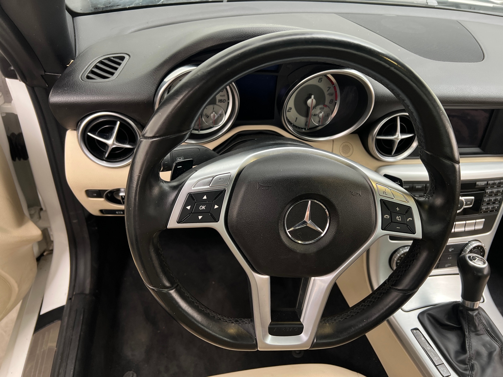 Thumbnail: 2015 Mercedes-Benz SLK - 4