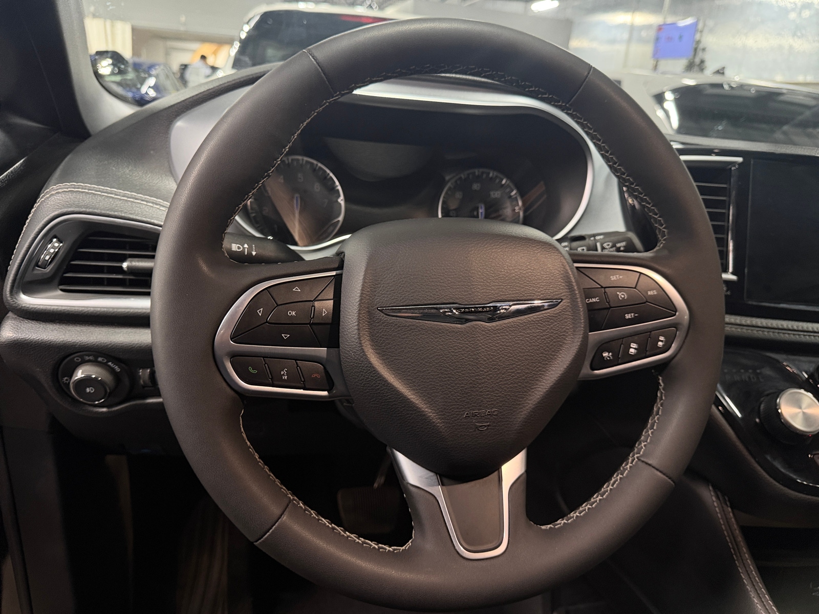 Thumbnail: 2026 Chrysler Pacifica - 4