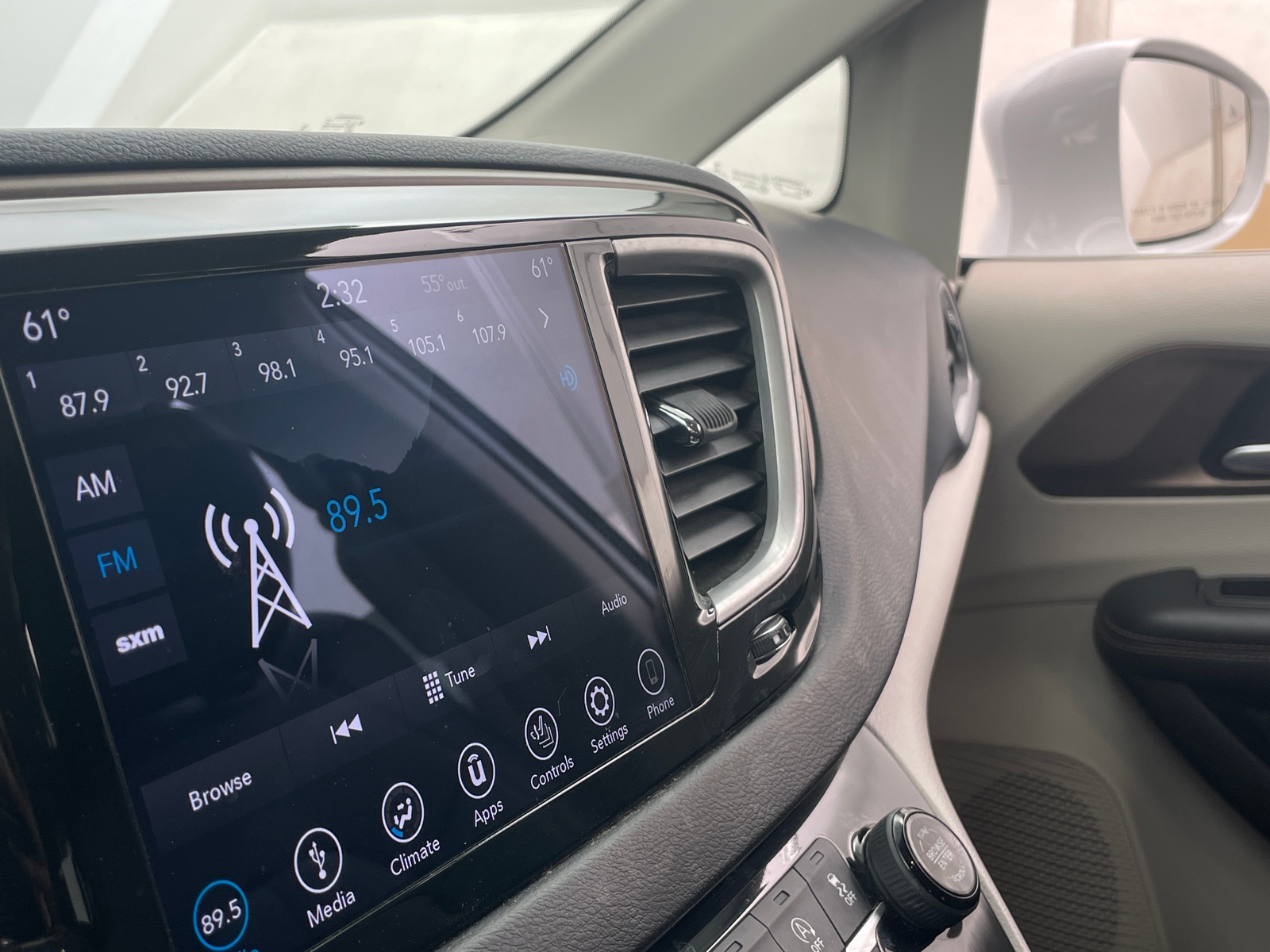 Thumbnail: 2018 Chrysler Pacifica - 3