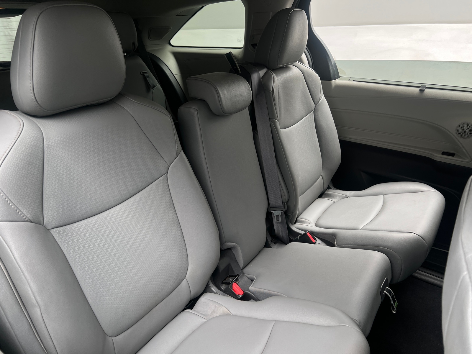 Thumbnail: 2021 Toyota Sienna - 5