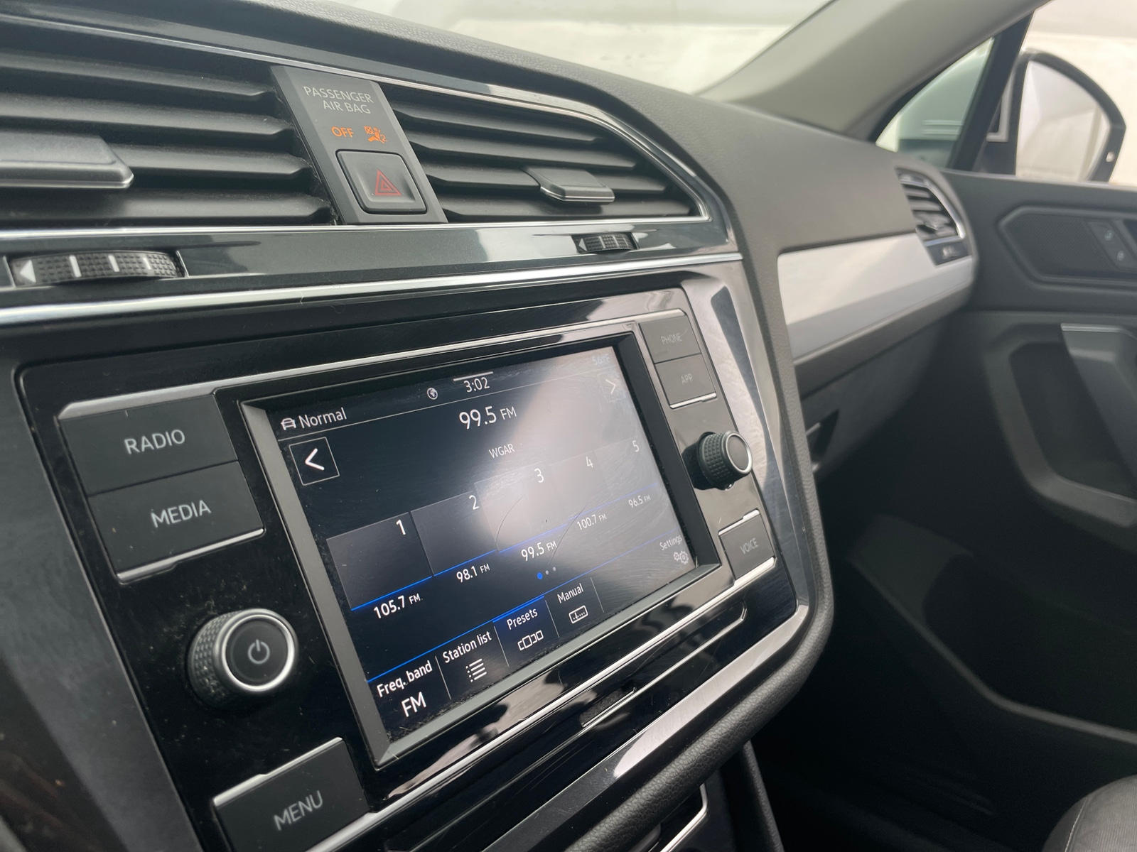 Thumbnail: 2020 Volkswagen Tiguan - 4