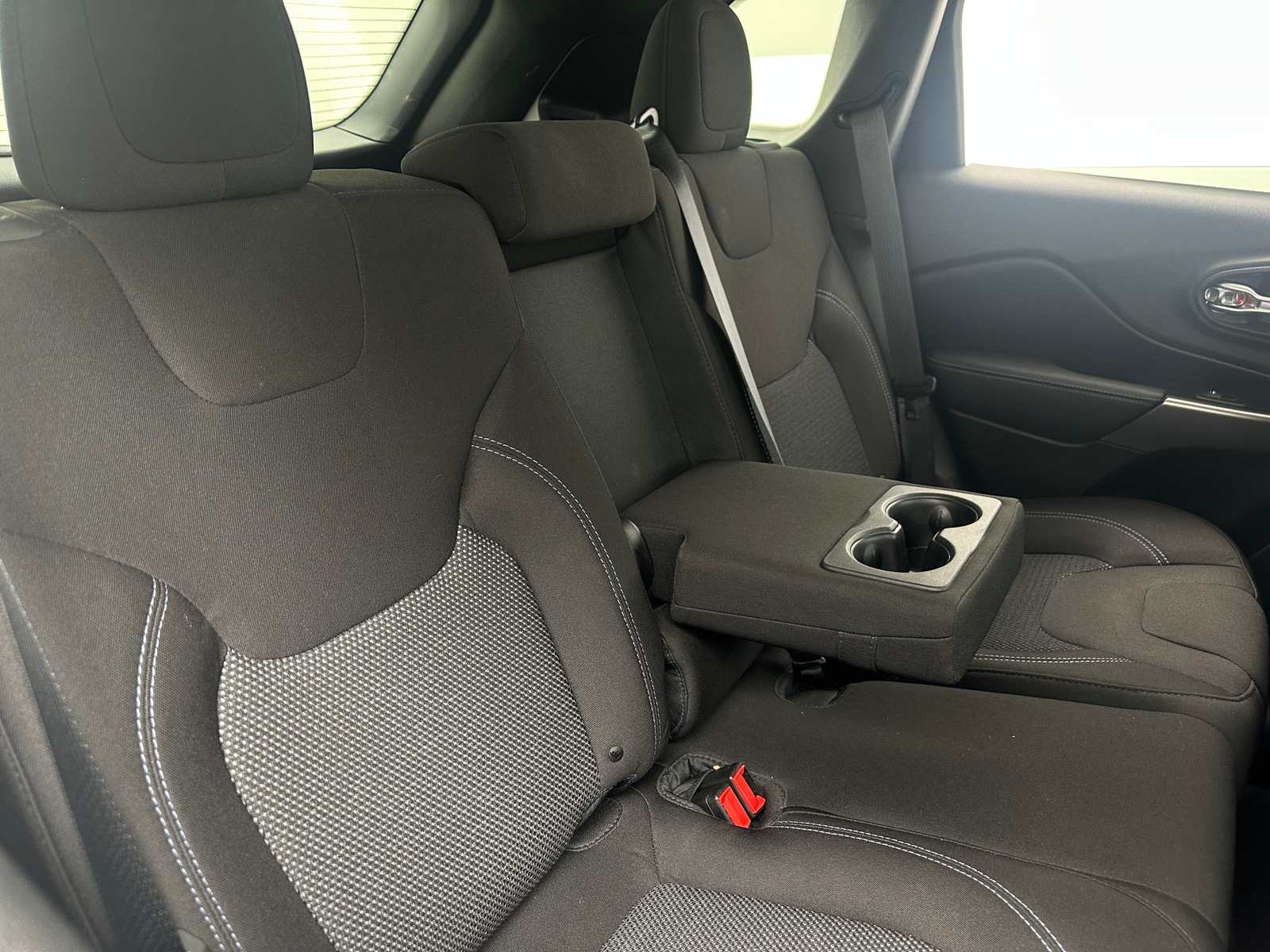 Thumbnail: 2019 Jeep Cherokee - 6