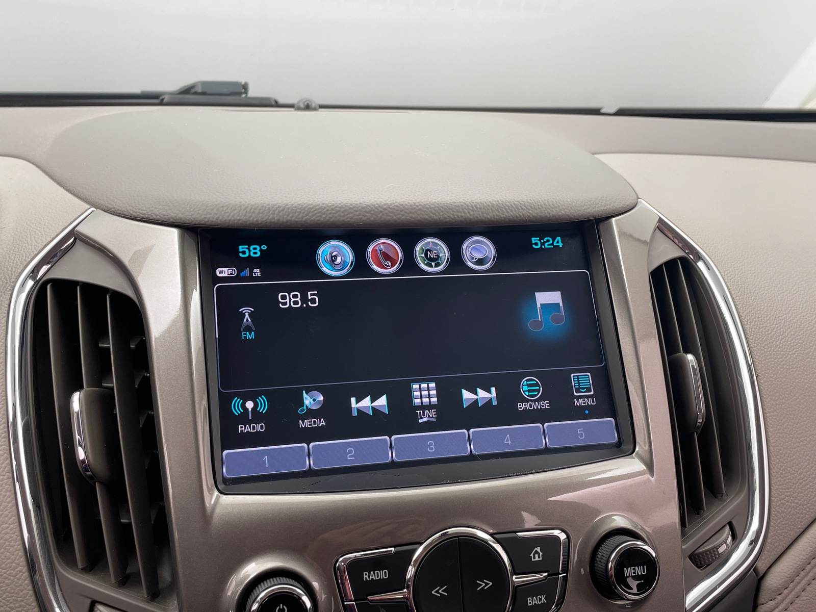 Thumbnail: 2018 Chevrolet Cruze - 3