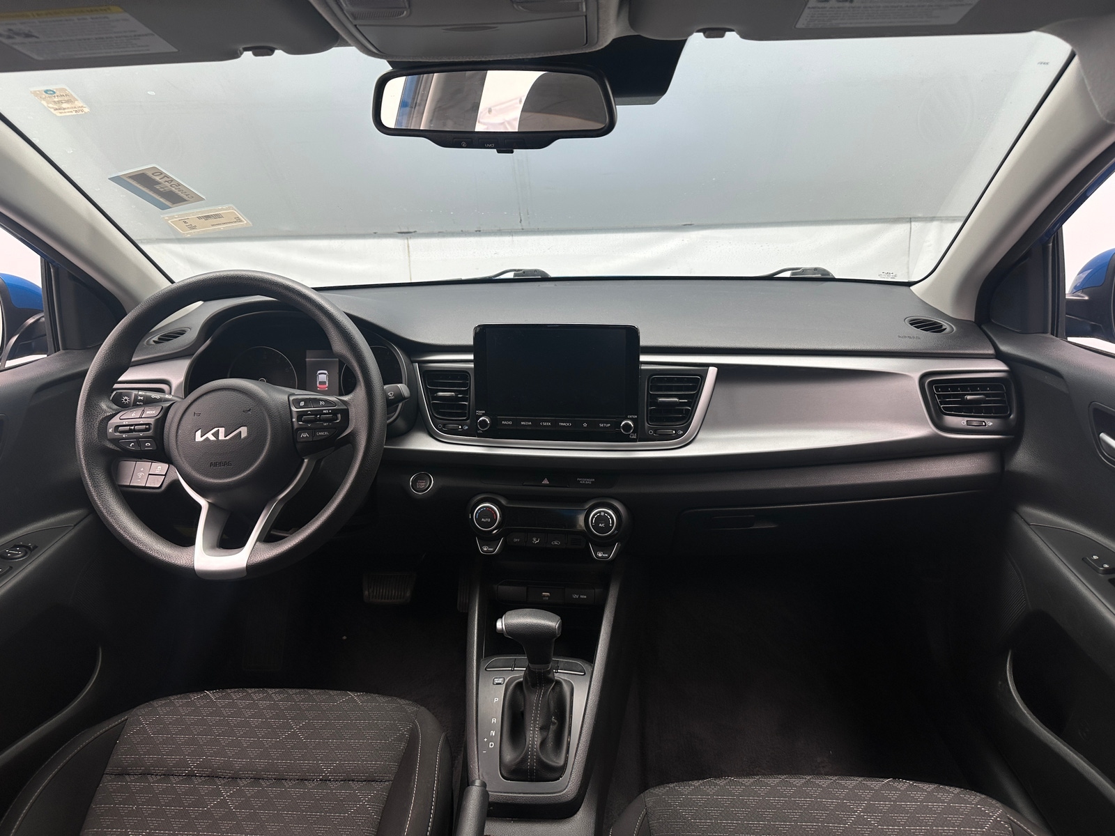 Thumbnail: 2022 Kia Rio - 3