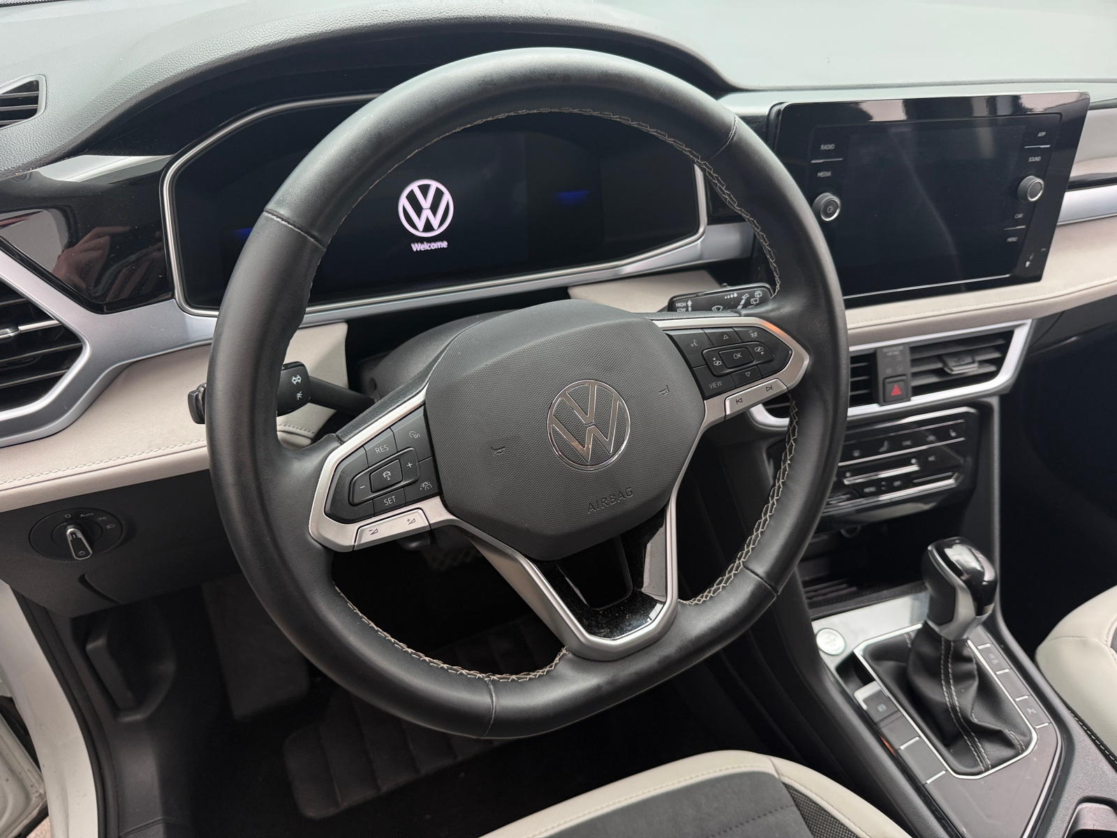 Thumbnail: 2025 Volkswagen Taos - 5