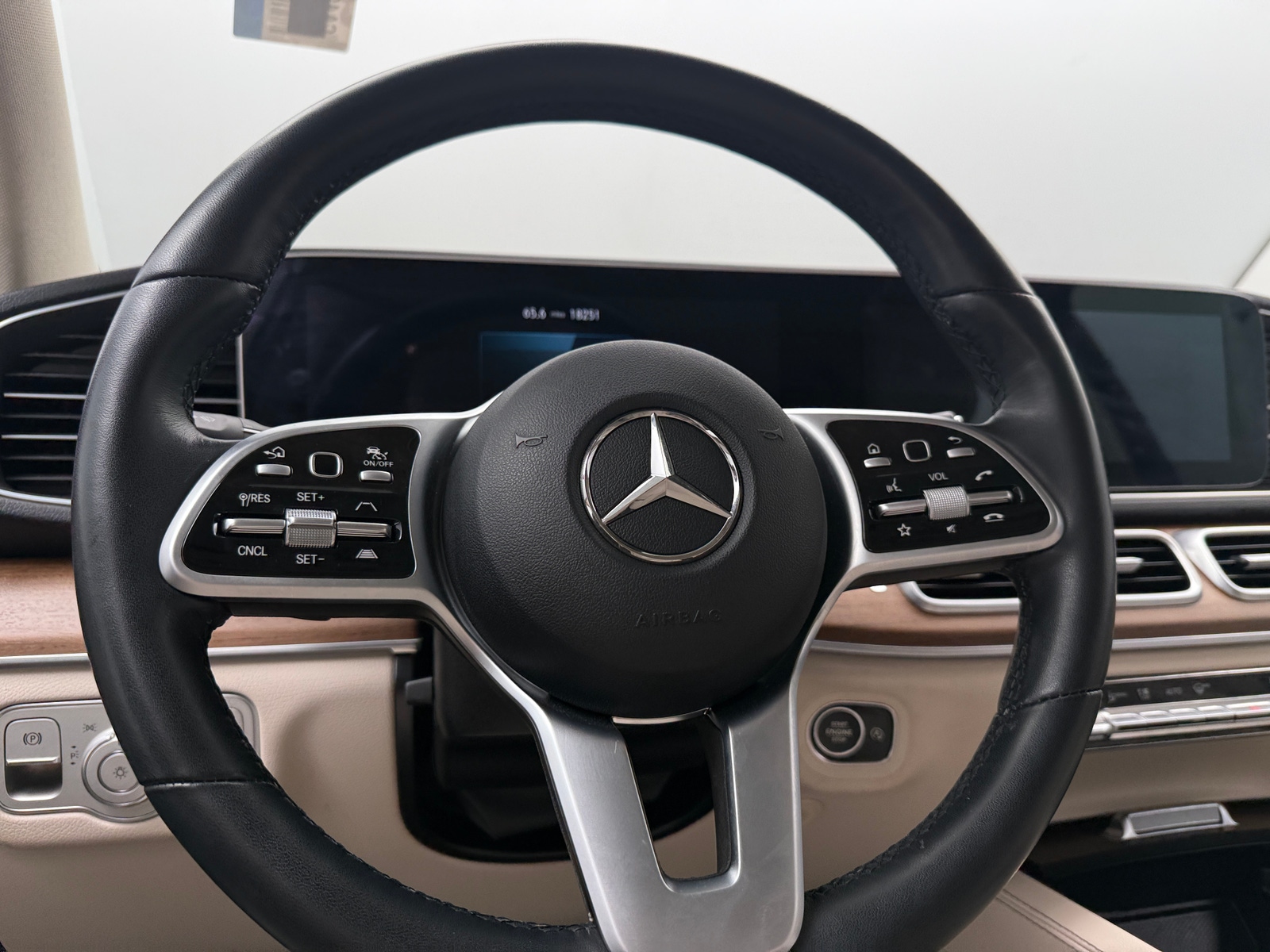 Thumbnail: 2022 Mercedes-Benz GLE - 4