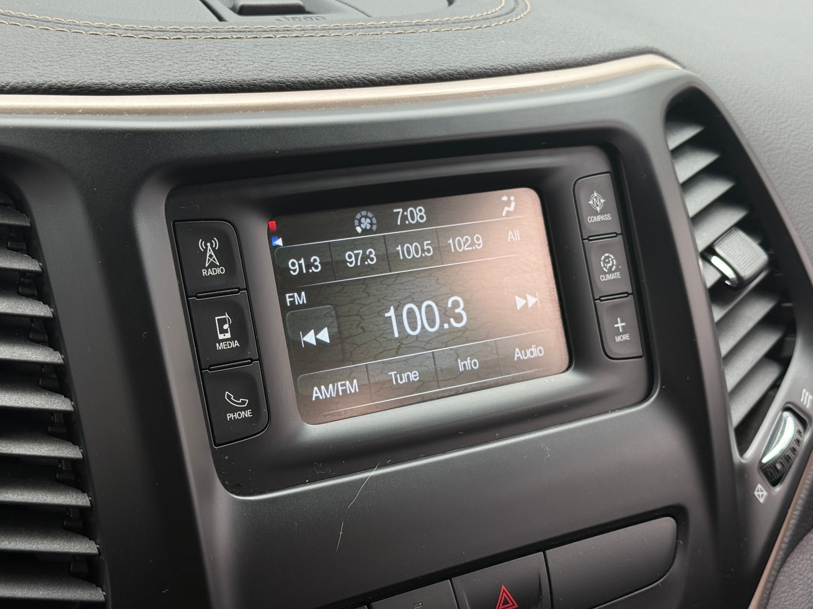Thumbnail: 2018 Jeep Cherokee - 4