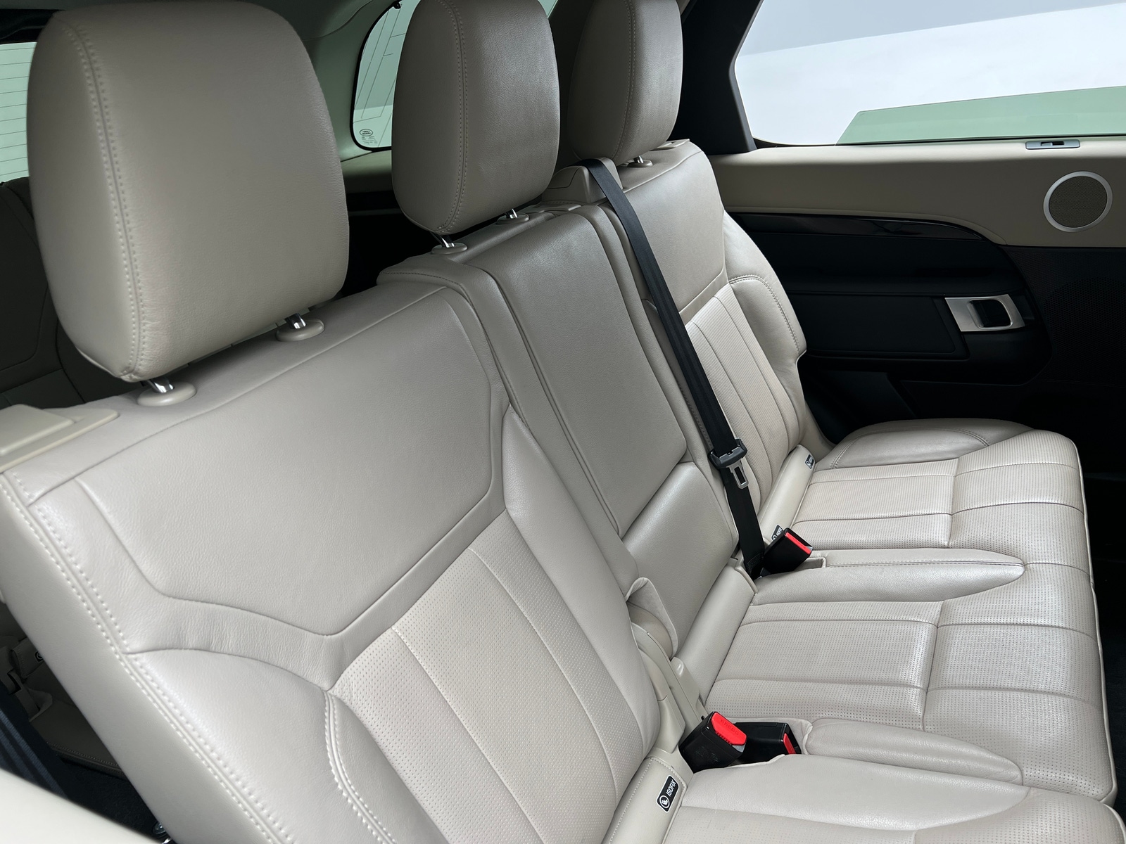 Thumbnail: 2019 Land Rover Discovery - 5