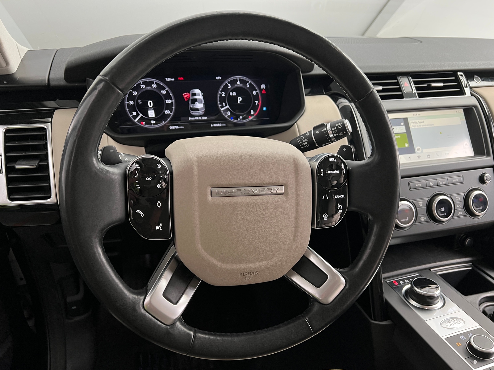 Thumbnail: 2019 Land Rover Discovery - 4