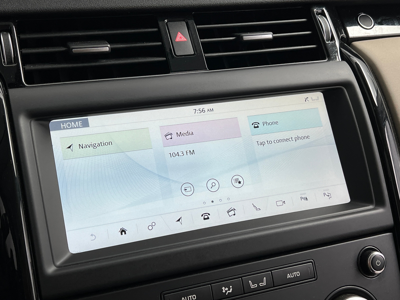Thumbnail: 2019 Land Rover Discovery - 3