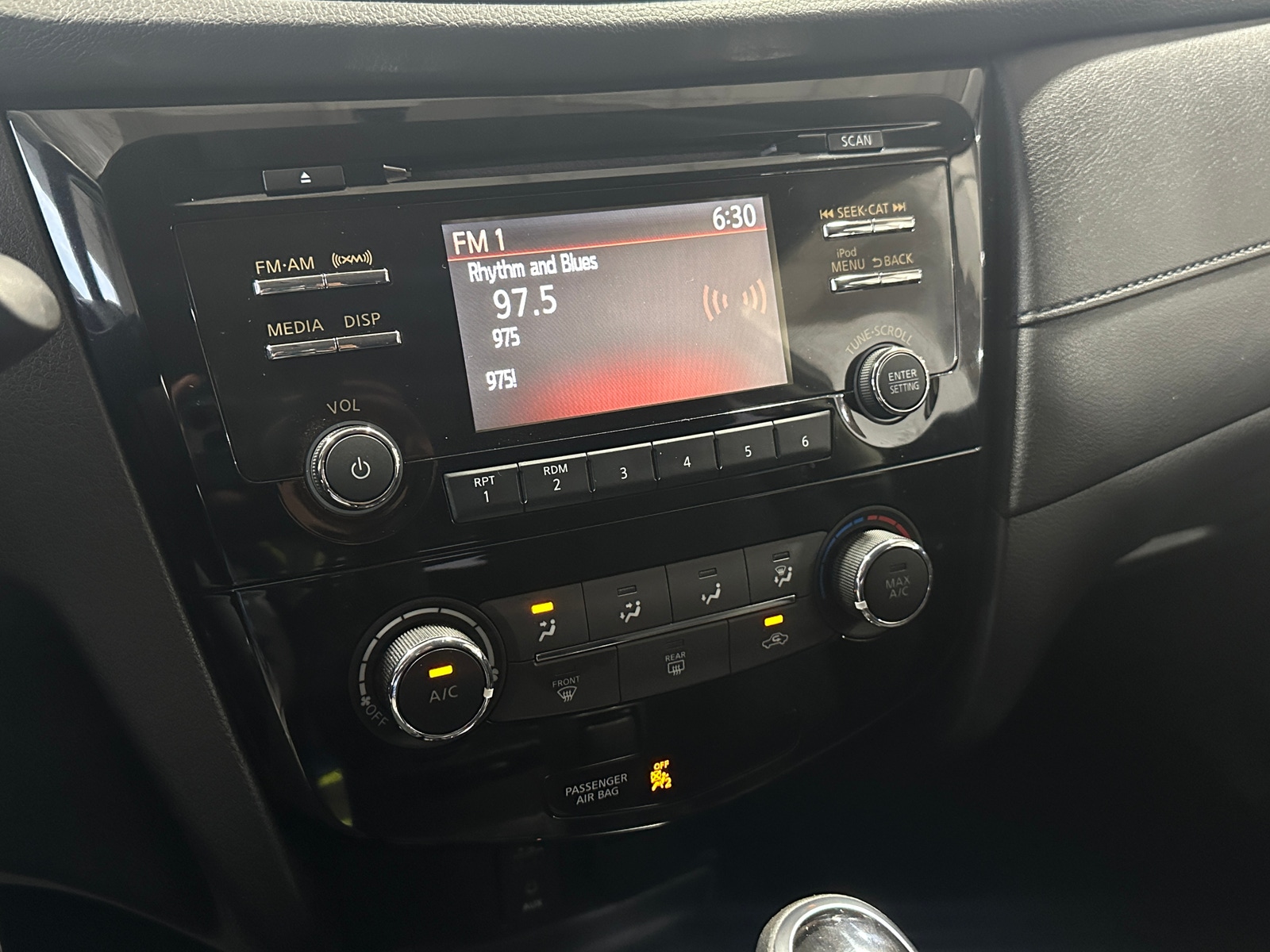 Thumbnail: 2017 Nissan Rogue - 4