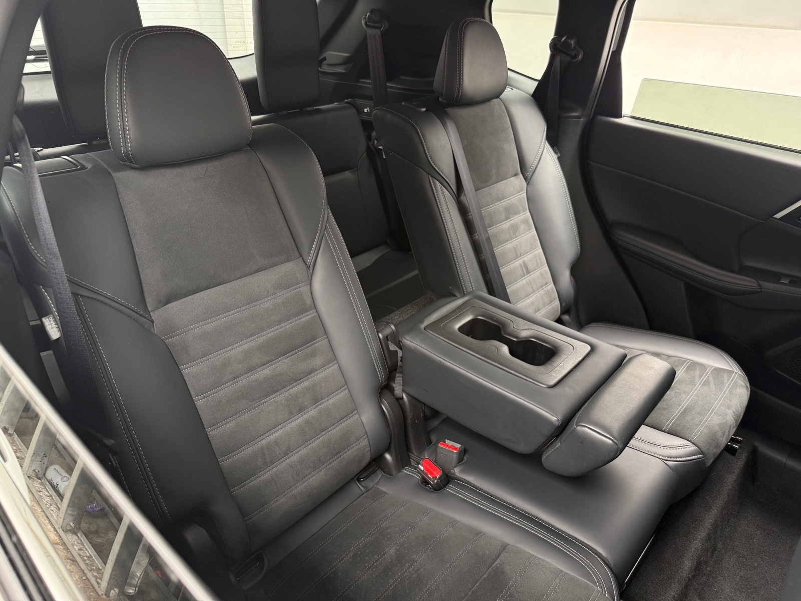 Thumbnail: 2024 Mitsubishi Outlander - 5