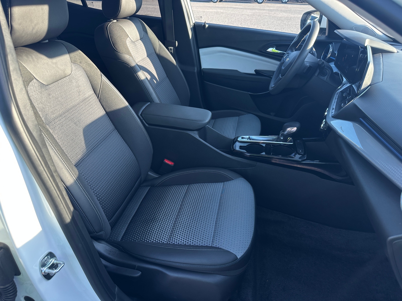 Thumbnail: 2025 Chevrolet Trax - 2