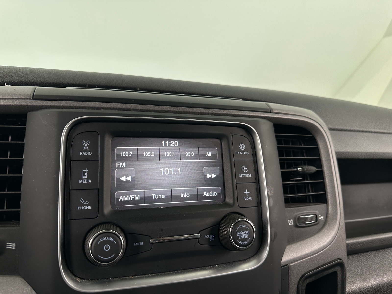 Thumbnail: 2022 RAM 1500 Classic - 3