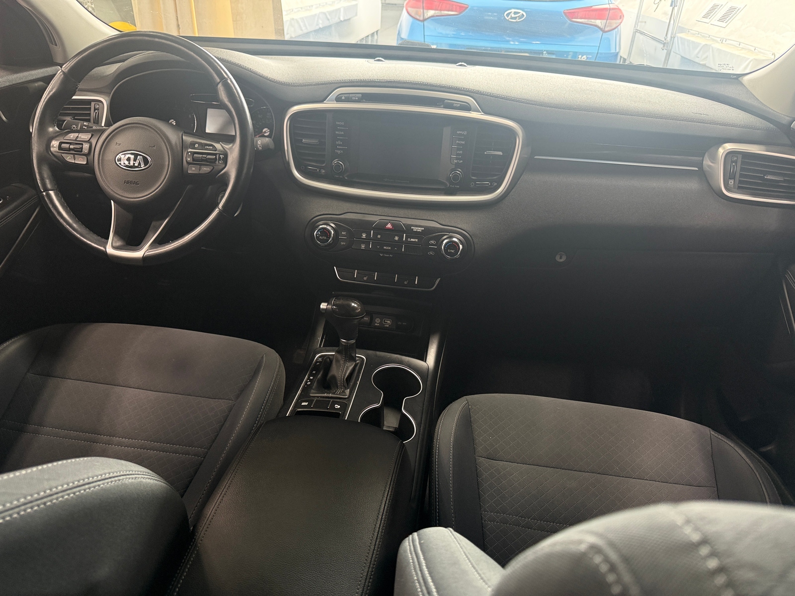 Thumbnail: 2018 Kia Sorento - 3
