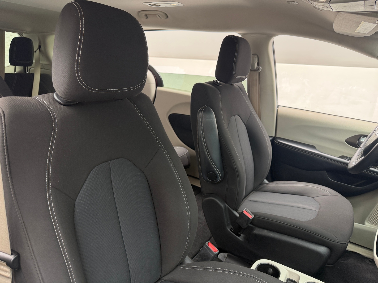 Thumbnail: 2022 Chrysler Voyager - 2
