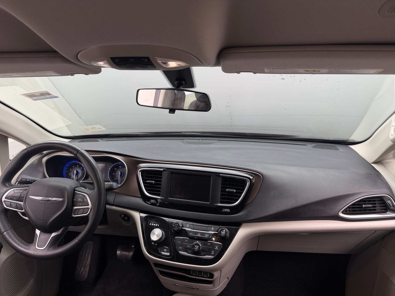 Thumbnail: 2022 Chrysler Voyager - 3