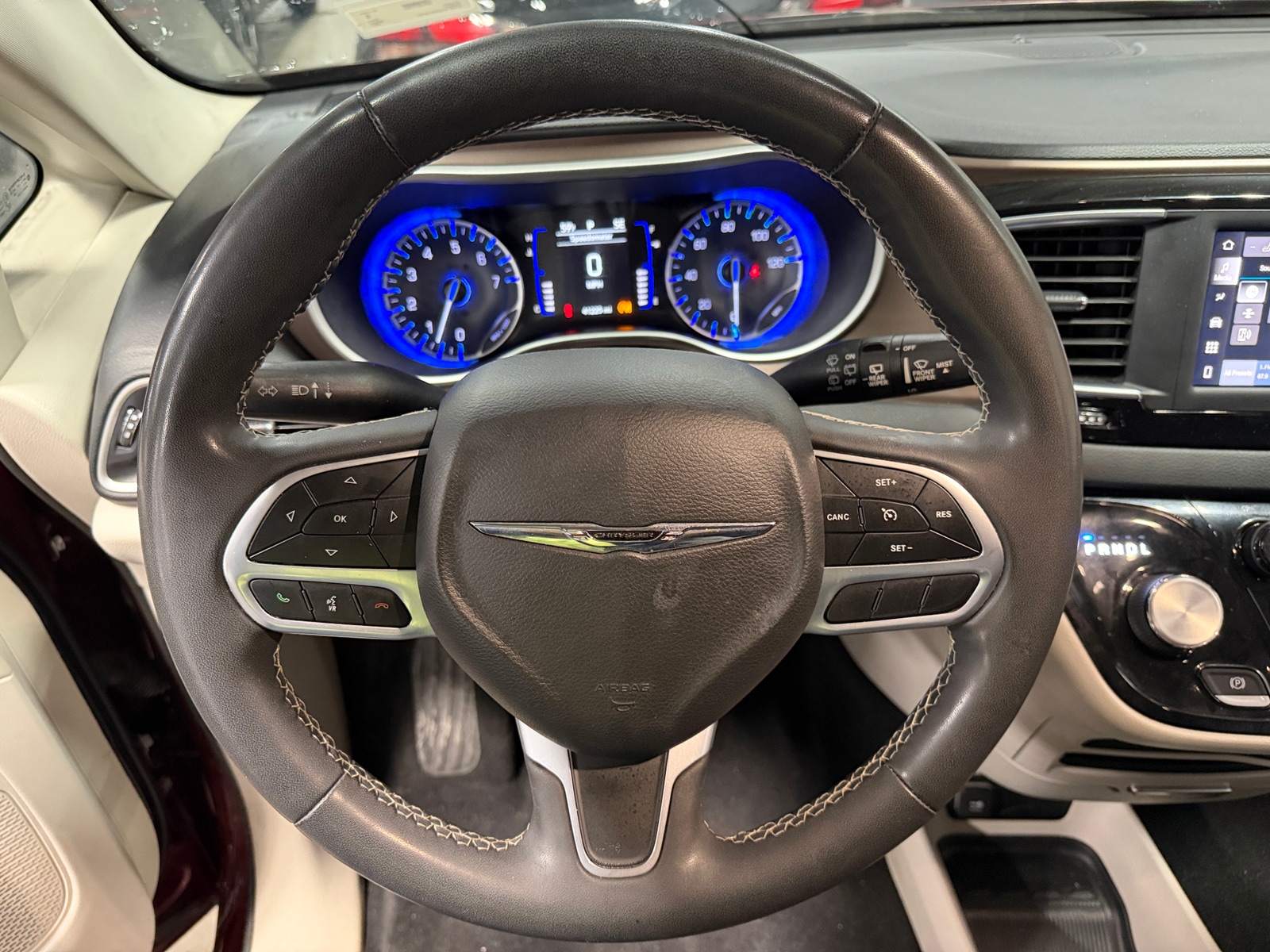 Thumbnail: 2022 Chrysler Voyager - 5