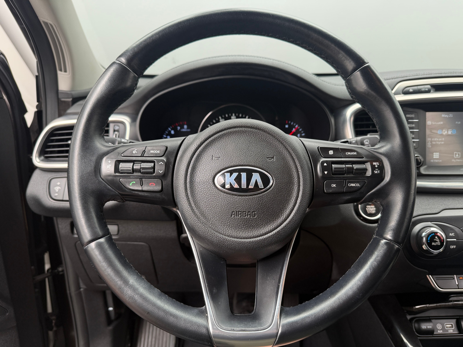 Thumbnail: 2017 Kia Sorento - 4