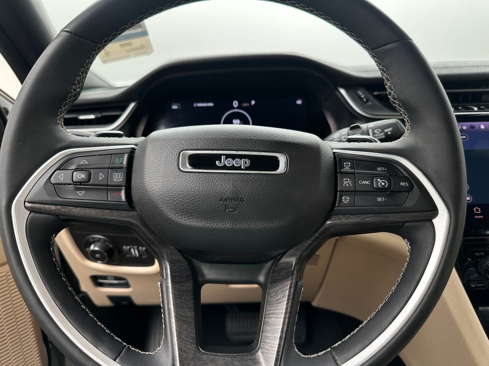 Thumbnail: 2023 Jeep Grand Cherokee L - 4