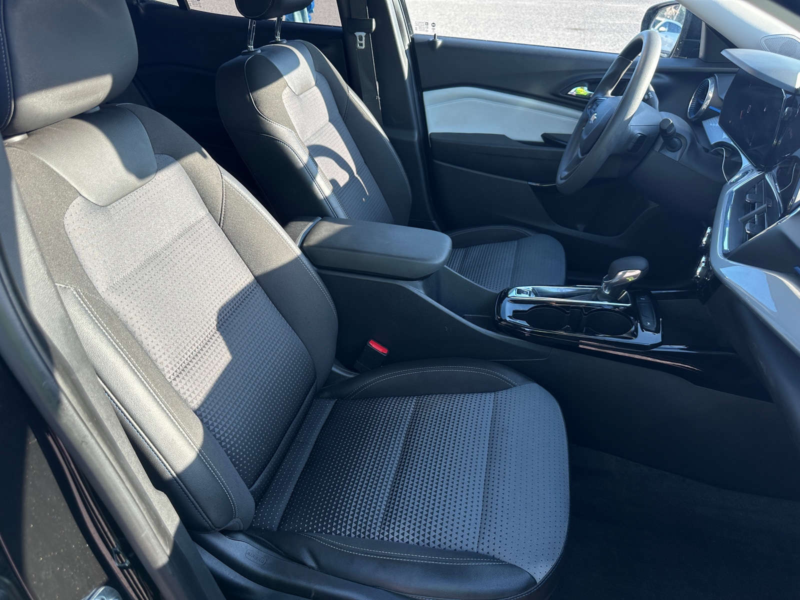 Thumbnail: 2025 Chevrolet Trax - 2