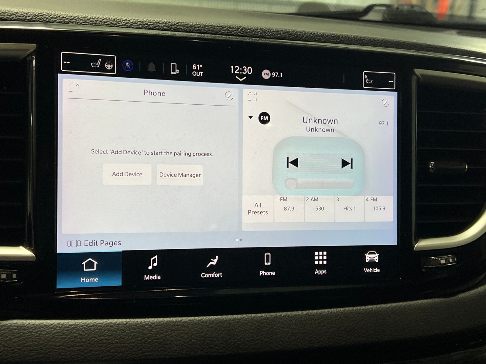 Thumbnail: 2023 Chrysler Pacifica - 3