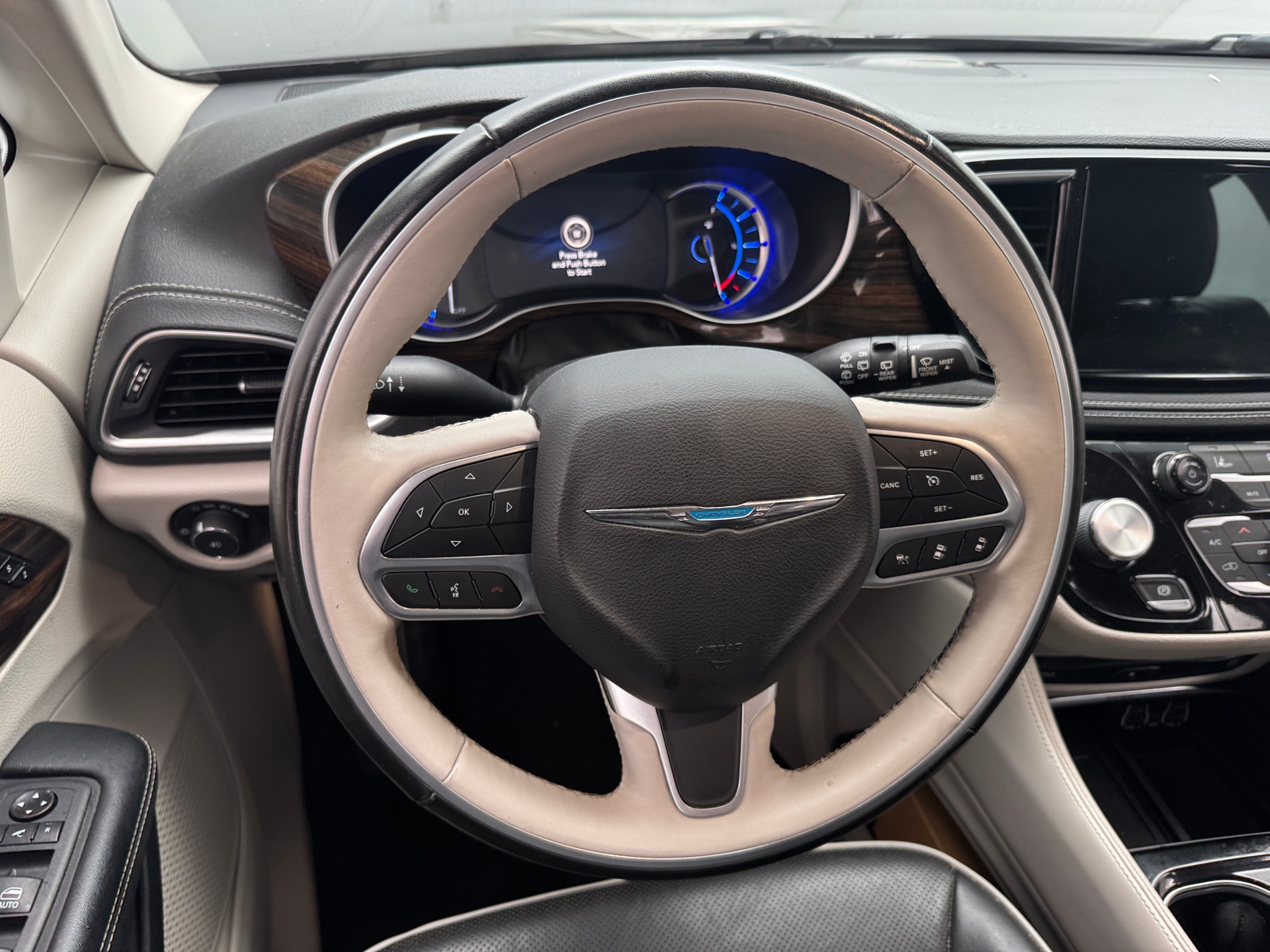 Thumbnail: 2021 Chrysler Pacifica - 4