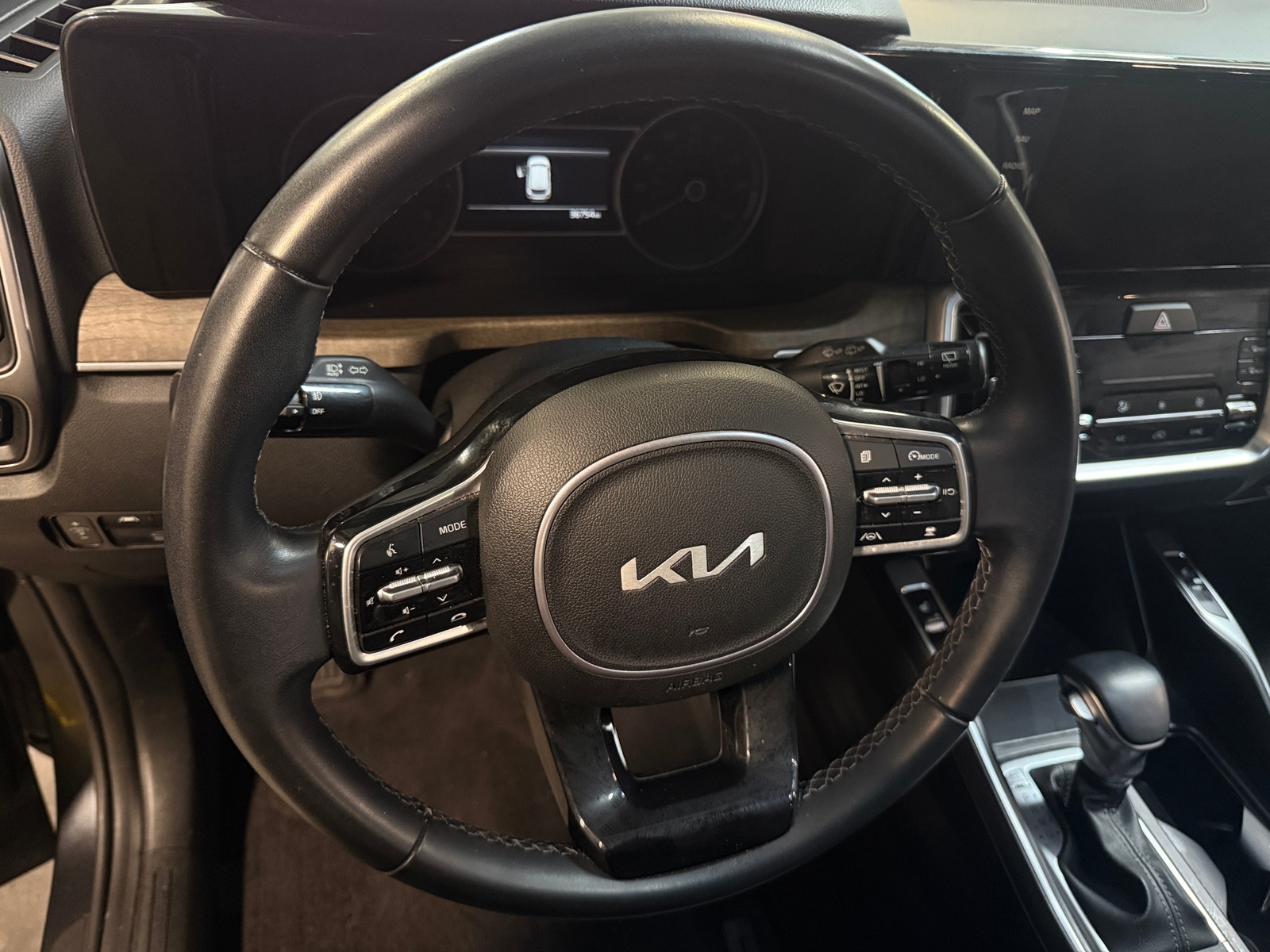 Thumbnail: 2023 Kia Sorento - 4