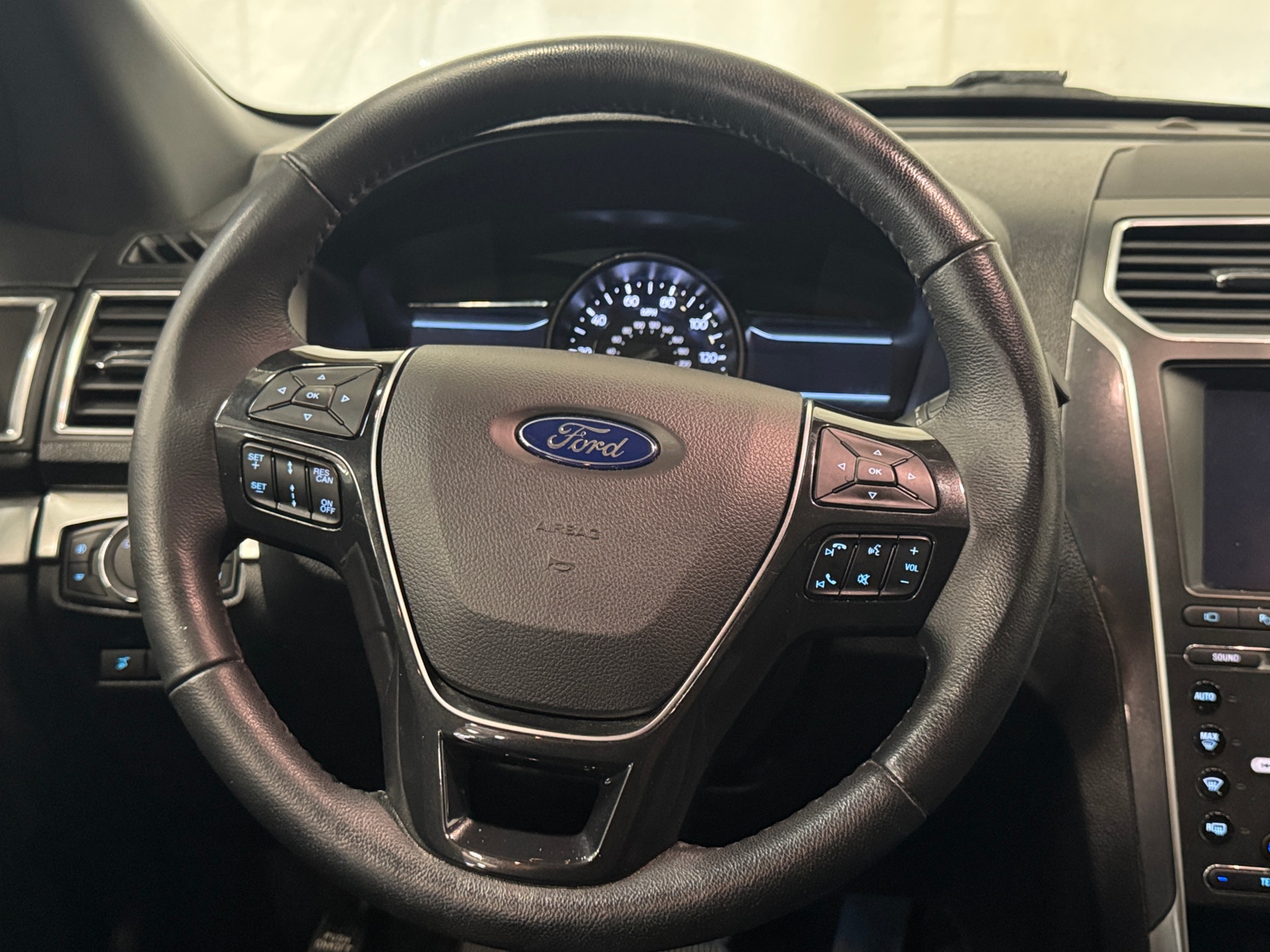 Thumbnail: 2018 Ford Explorer - 4