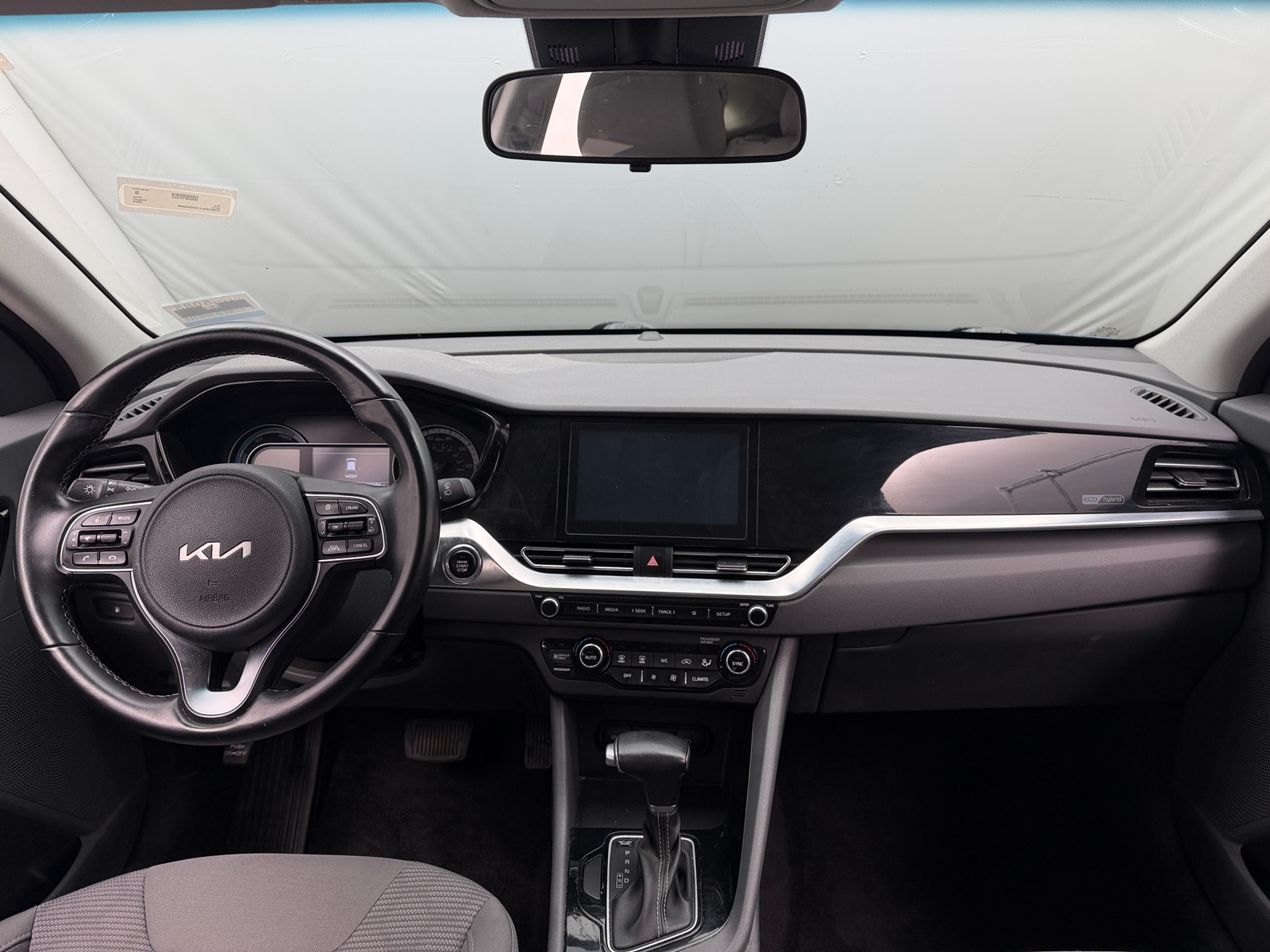 Thumbnail: 2022 Kia Niro - 3