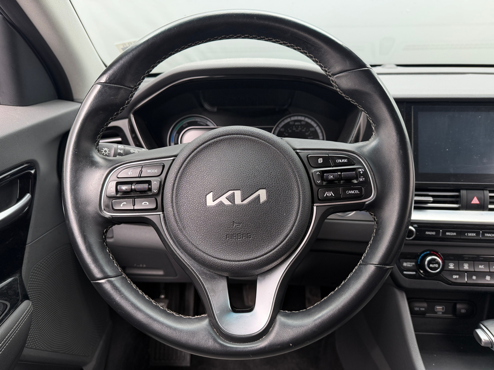 Thumbnail: 2022 Kia Niro - 5
